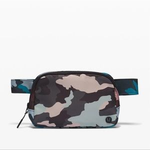 Lululemon Everywhere Belt Bag Heritage Camo
